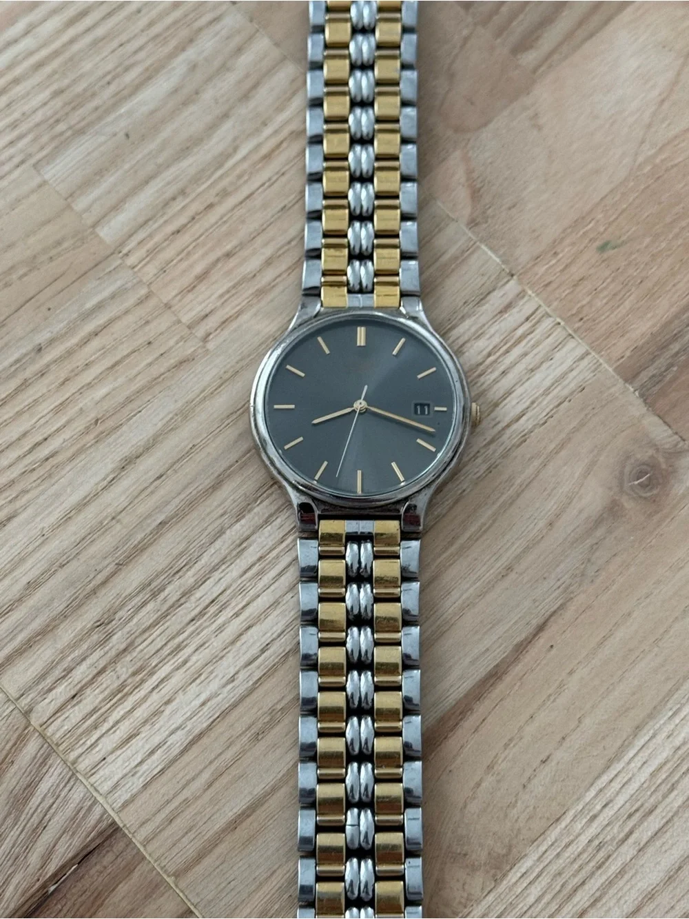 Seiko Vintage Watch Two-Tone Bracelet Case Gray Dial Date Window New Crystal